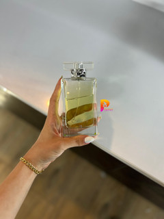 عطر ادکلن چمیستری شرکتی روونا